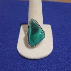 NWOT Elegant Malachite Stone Silver Ring